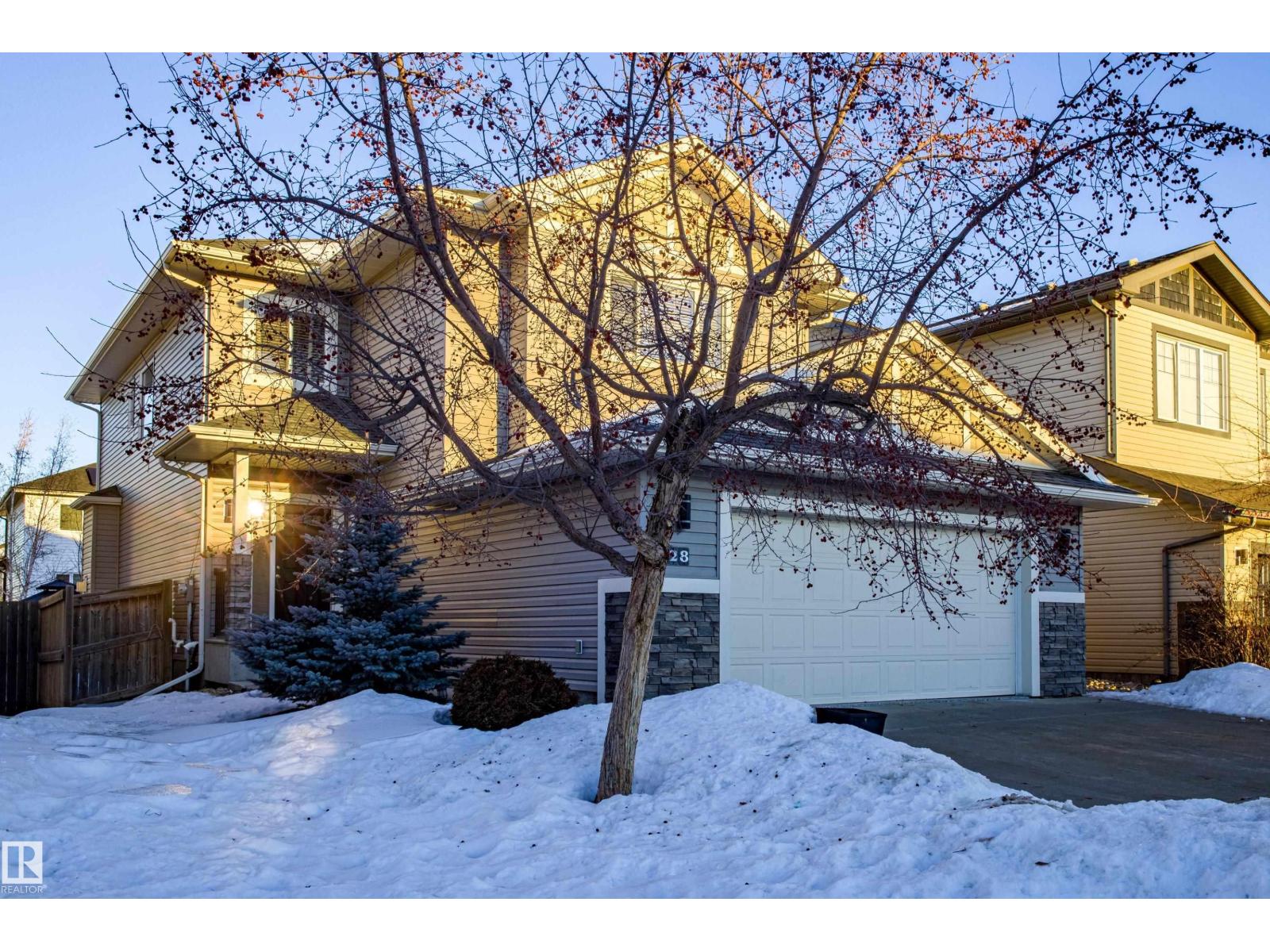 28 HILLDOWNS DR, Spruce Grove