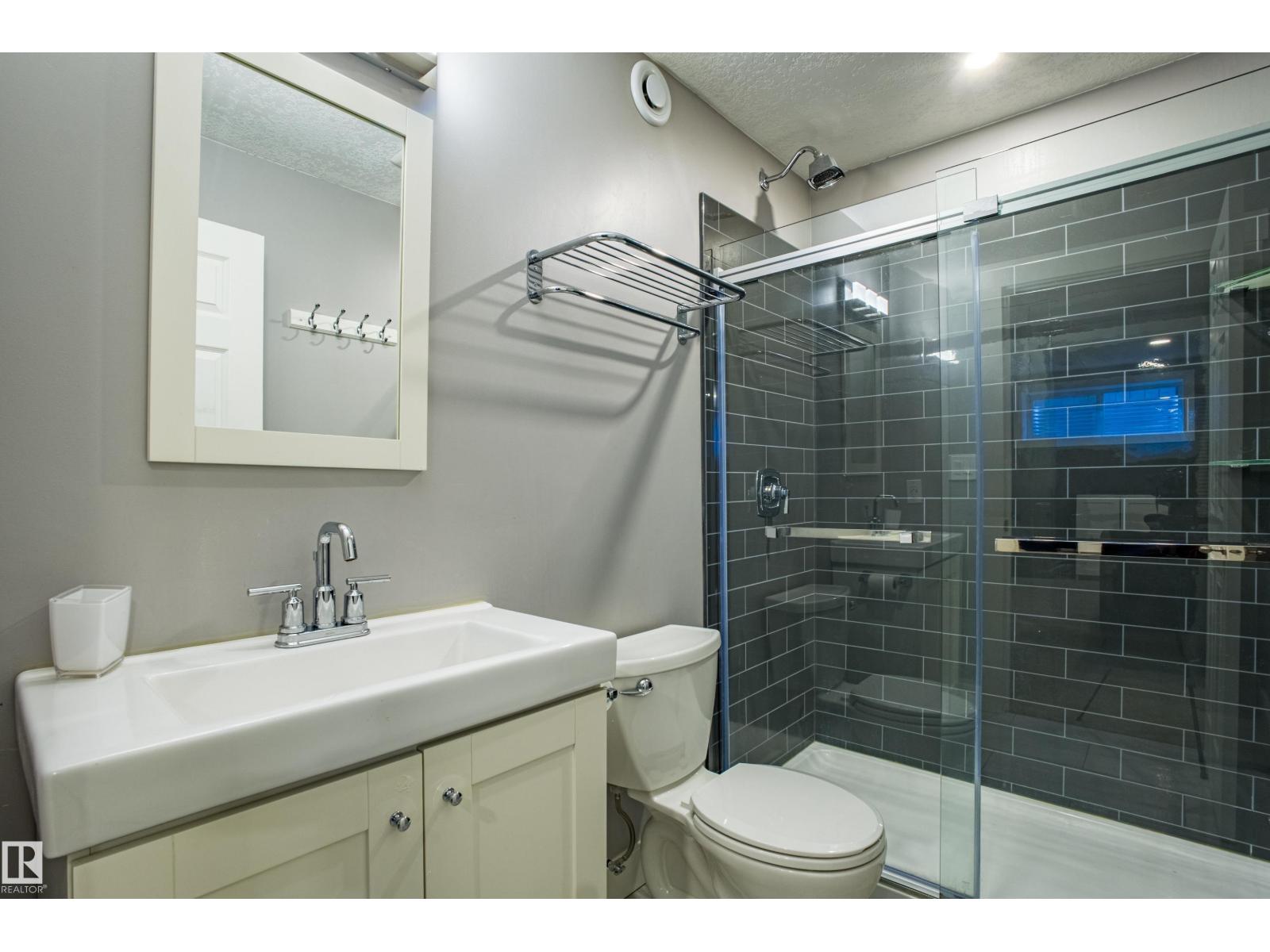 28 HILLDOWNS DR, Spruce Grove