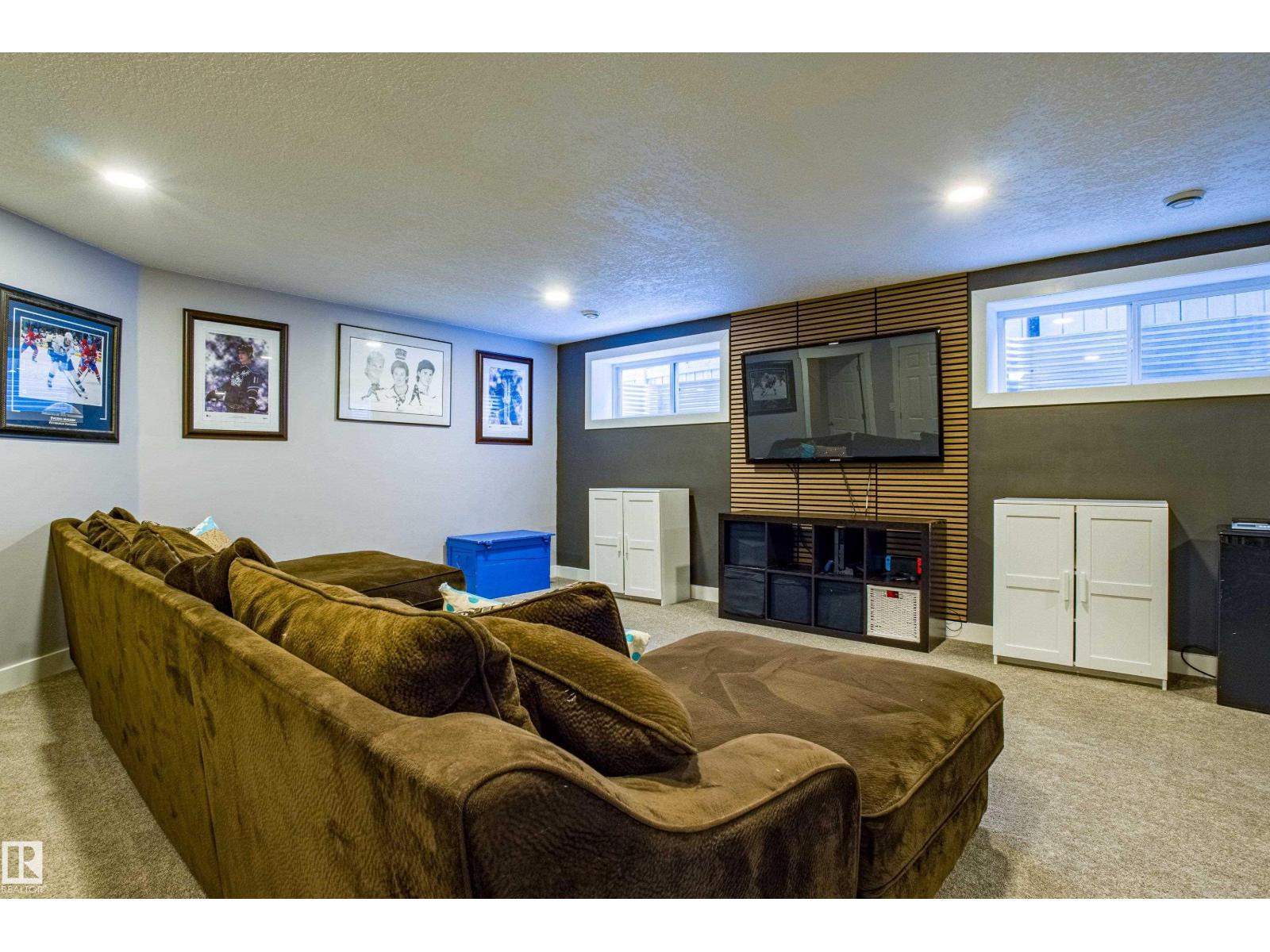 28 HILLDOWNS DR, Spruce Grove