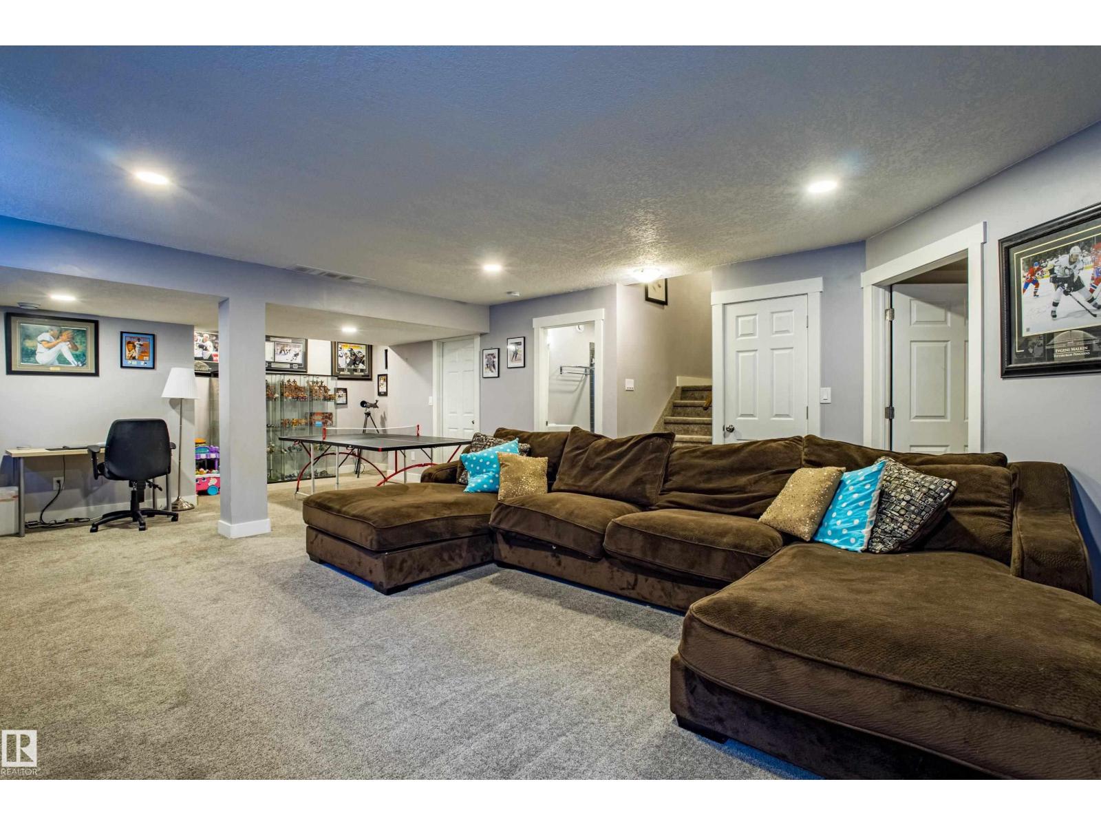 28 HILLDOWNS DR, Spruce Grove