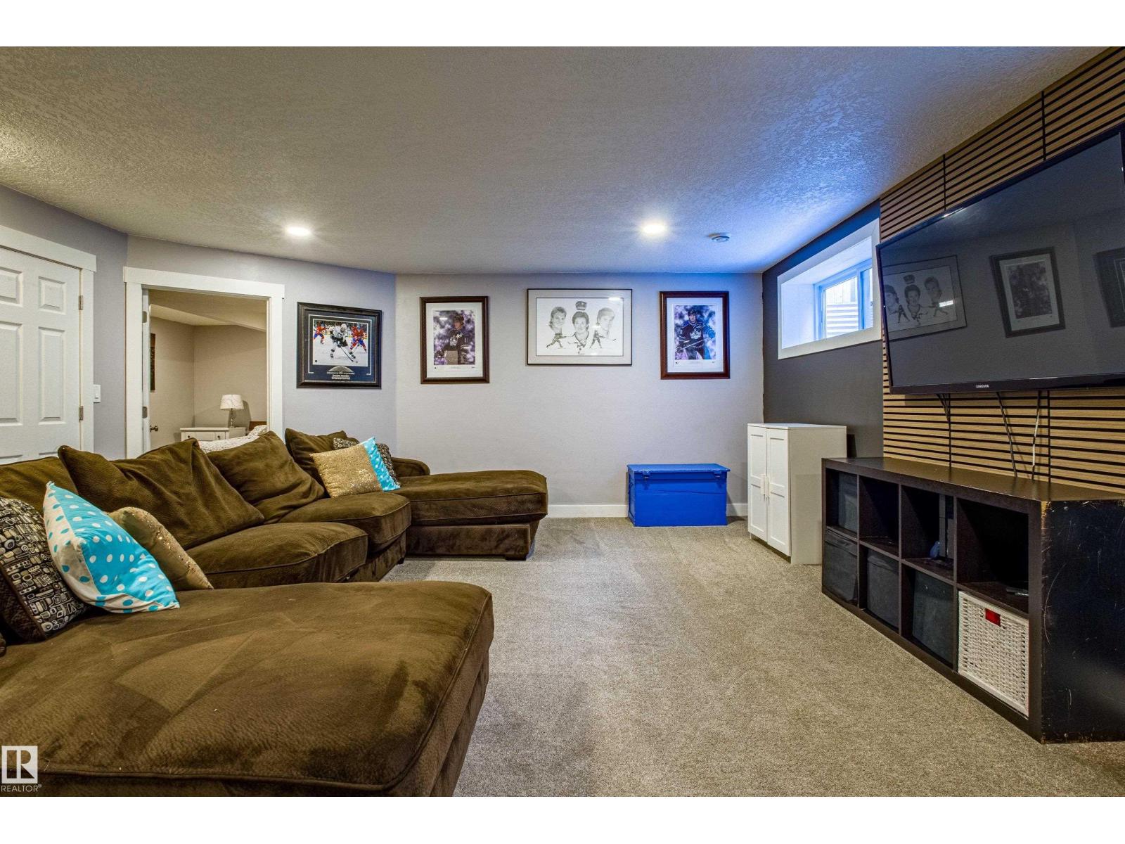 28 HILLDOWNS DR, Spruce Grove