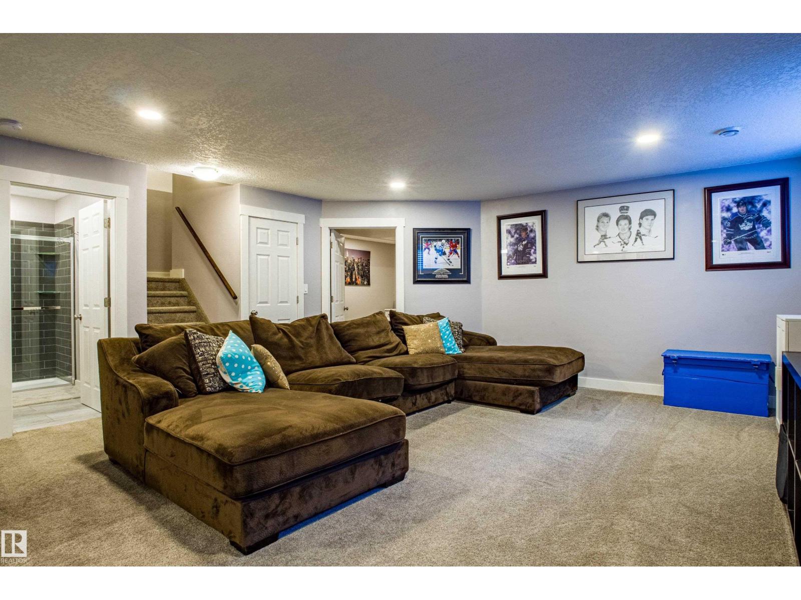 28 HILLDOWNS DR, Spruce Grove