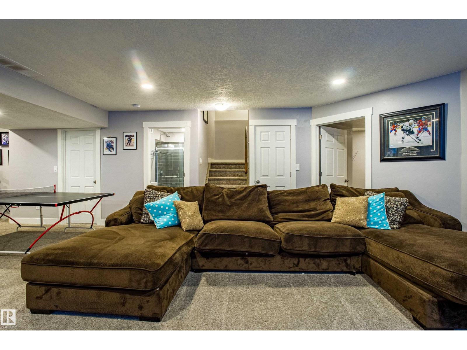 28 HILLDOWNS DR, Spruce Grove