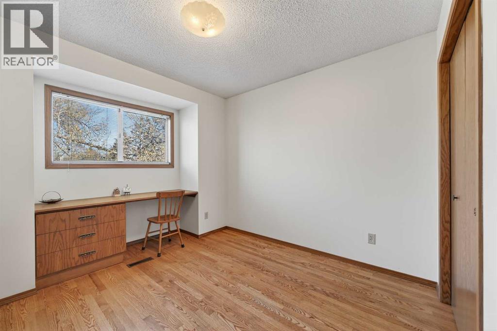 Single Family House Bungalow for Sale in   Avenue NE Winston Heights/Mountview Calgary 