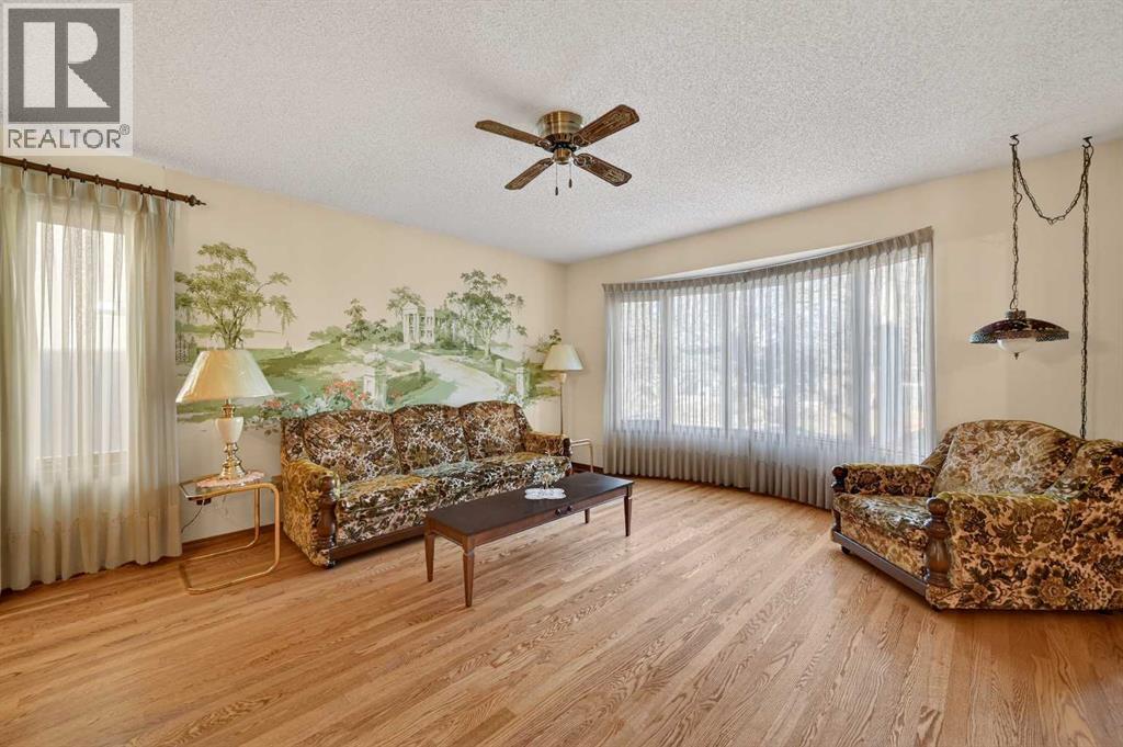 Single Family House Bungalow for Sale in   Avenue NE Winston Heights/Mountview Calgary 