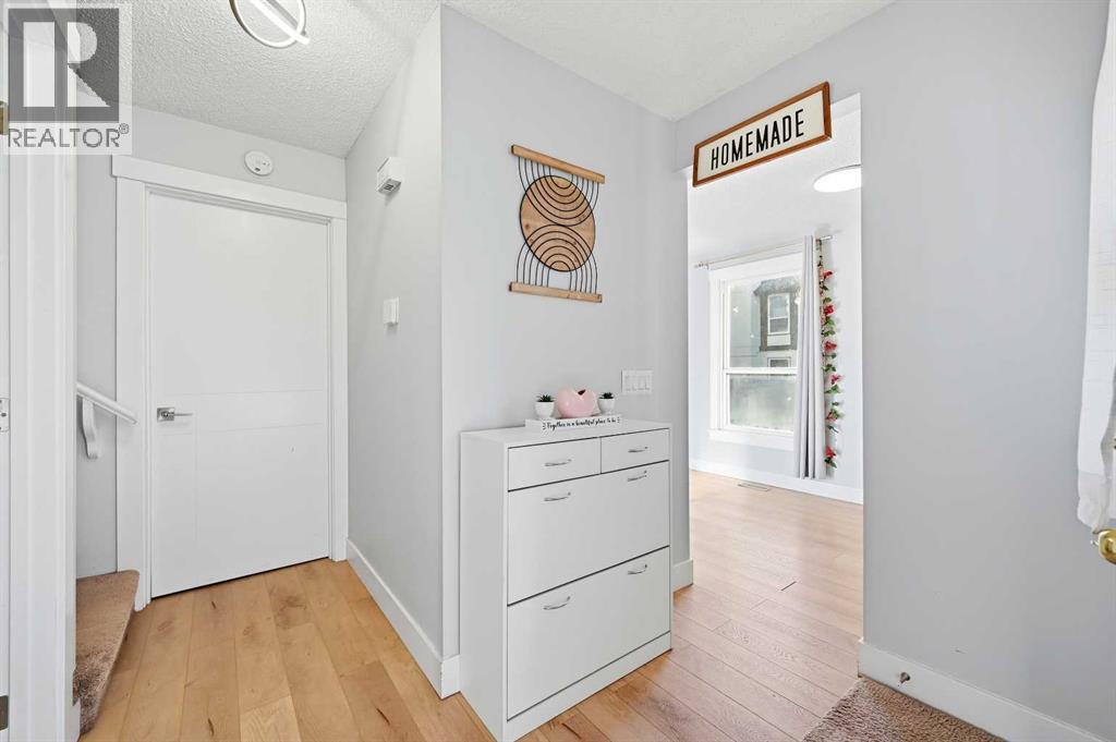 Single Family House for Sale in    Street NE Pineridge Calgary 