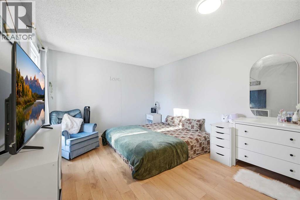 Single Family House for Sale in    Street NE Pineridge Calgary 