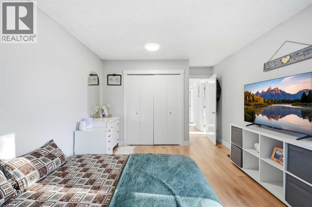 Single Family House for Sale in    Street NE Pineridge Calgary 