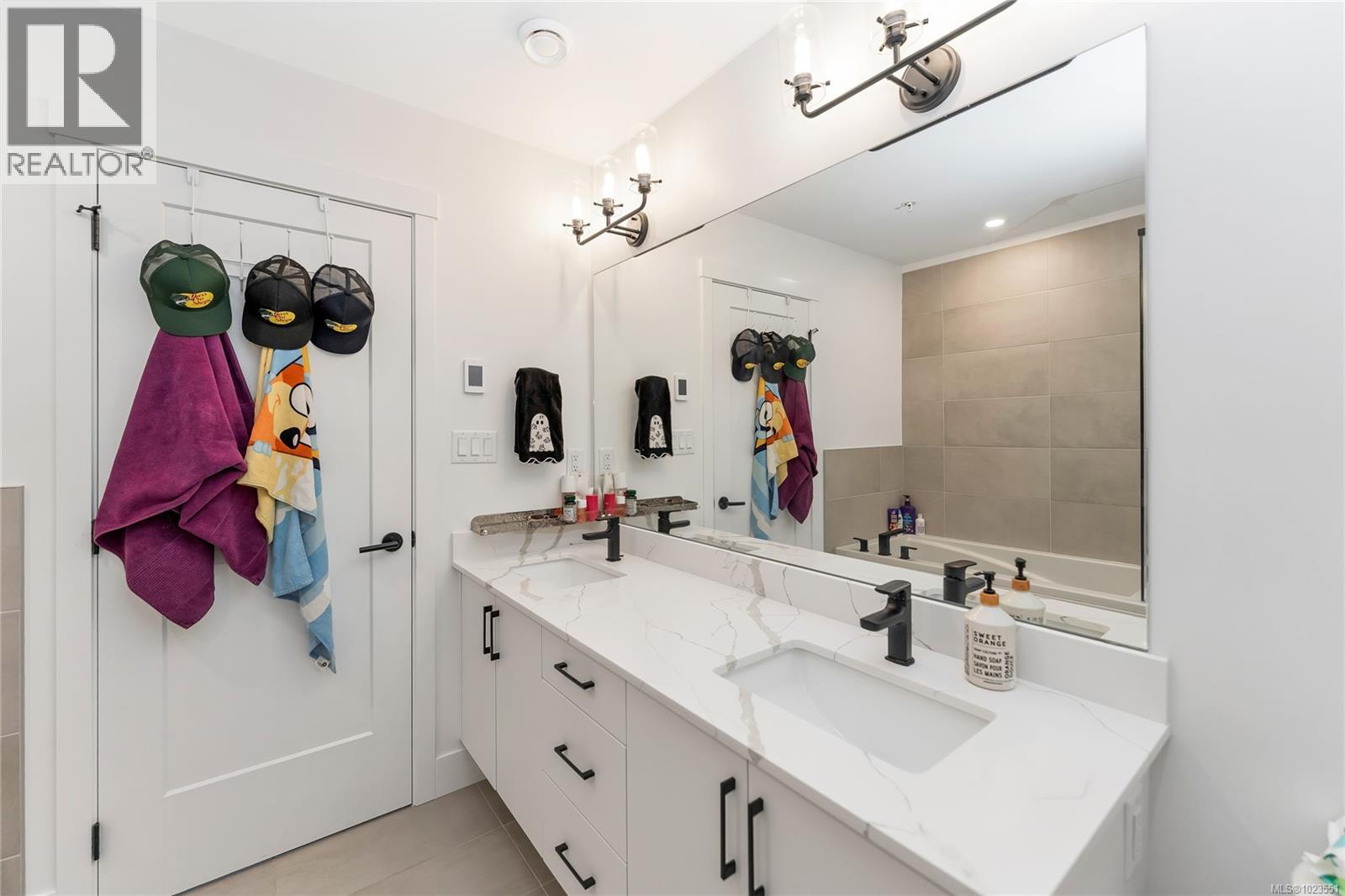 66 255 Caspian Dr, Colwood