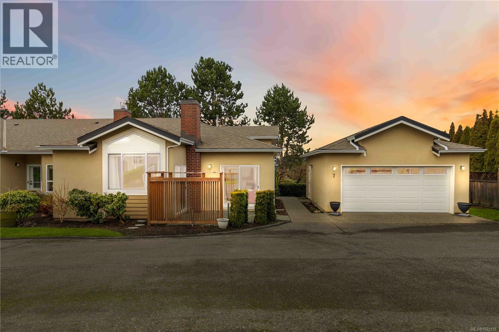 7 4291 Quadra Street, Saanich