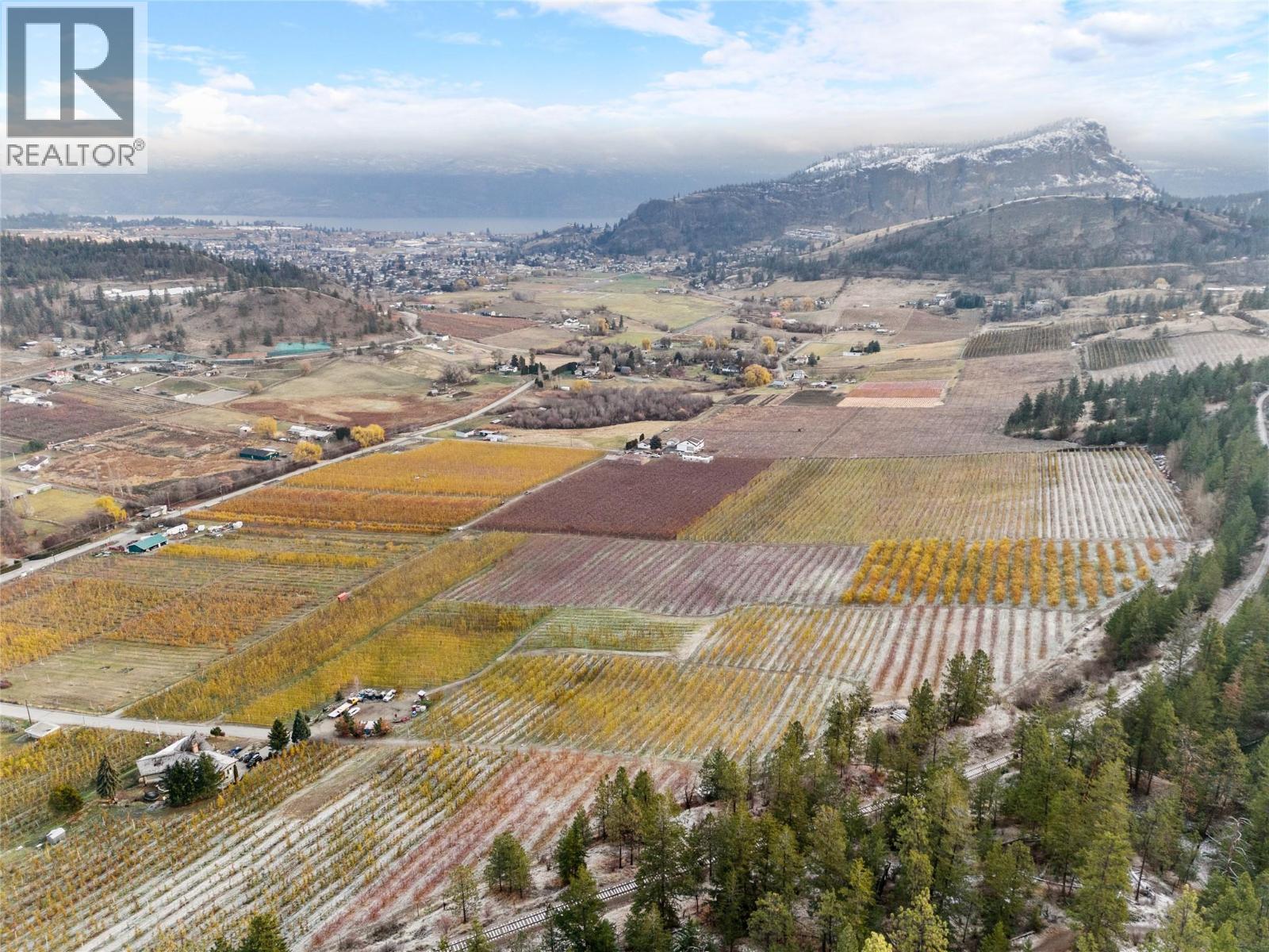 9827 Gillard Avenue, Summerland