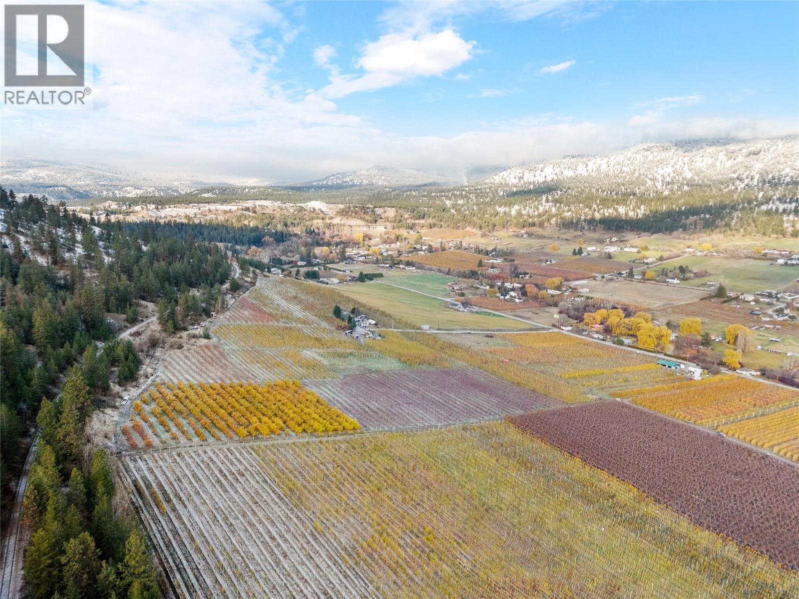 9827 Gillard Avenue, Summerland