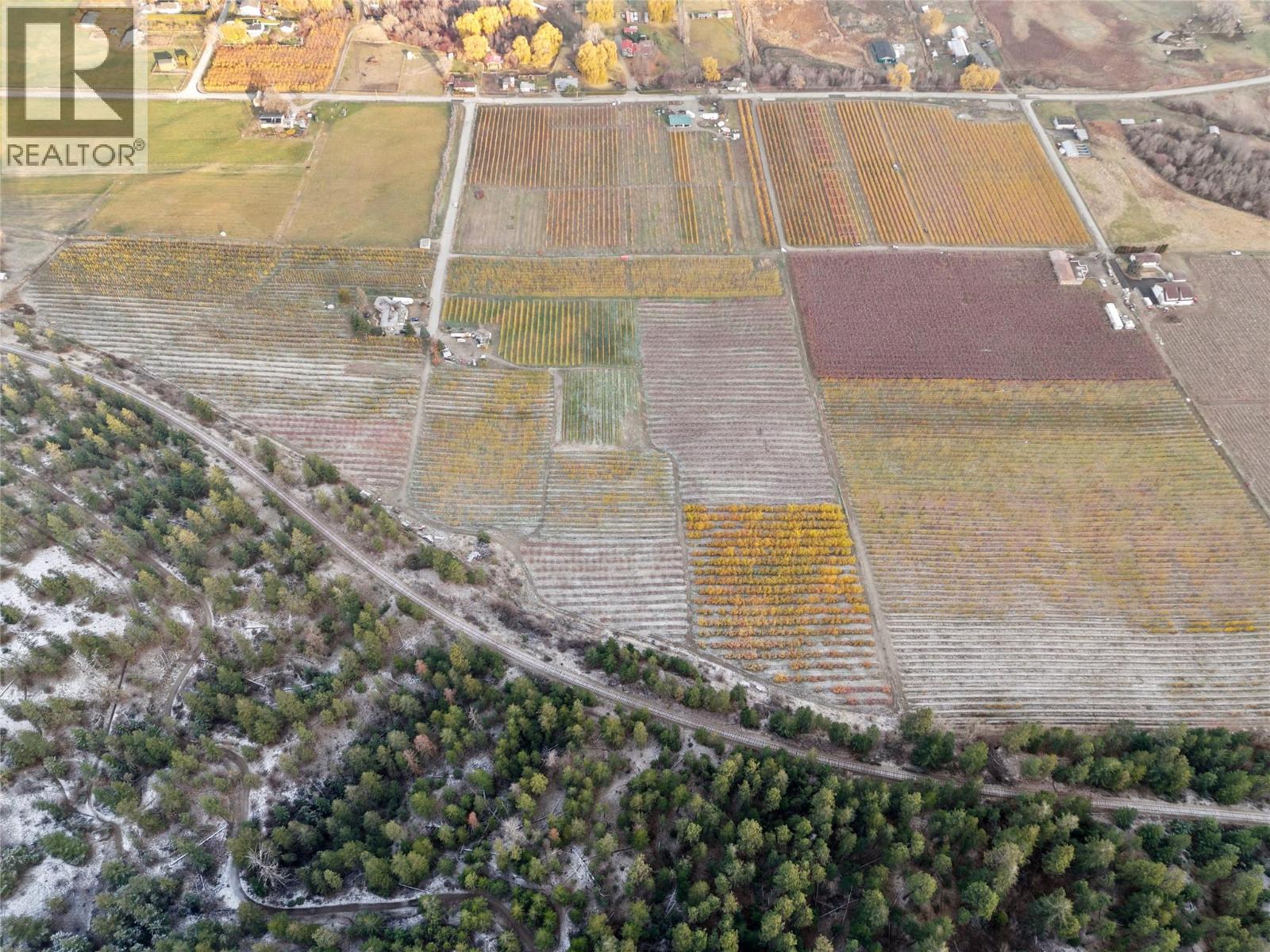 9827 Gillard Avenue, Summerland