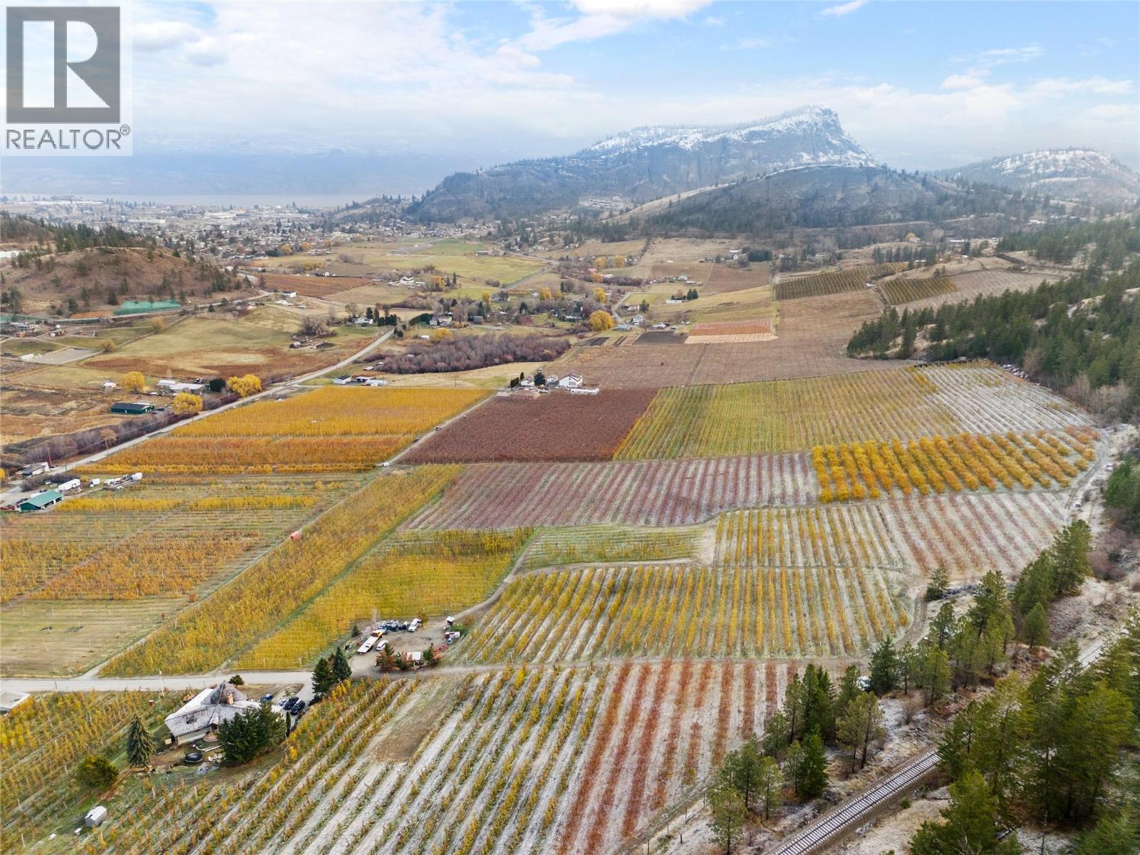 9827 Gillard Avenue, Summerland