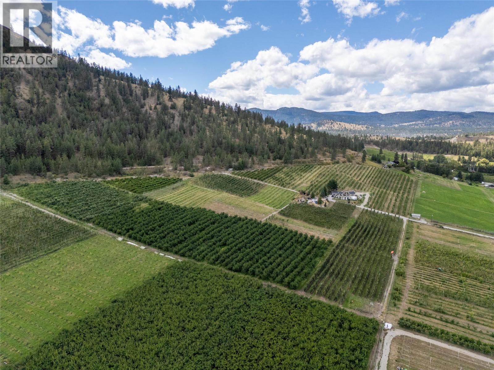 9827 Gillard Avenue, Summerland