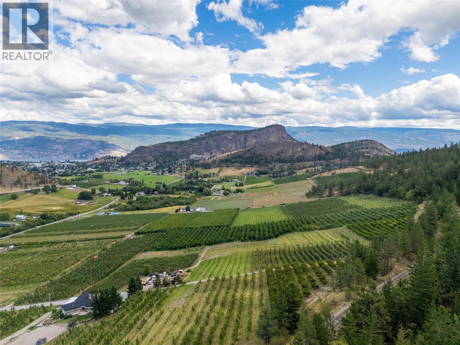 9827 Gillard Avenue, Summerland