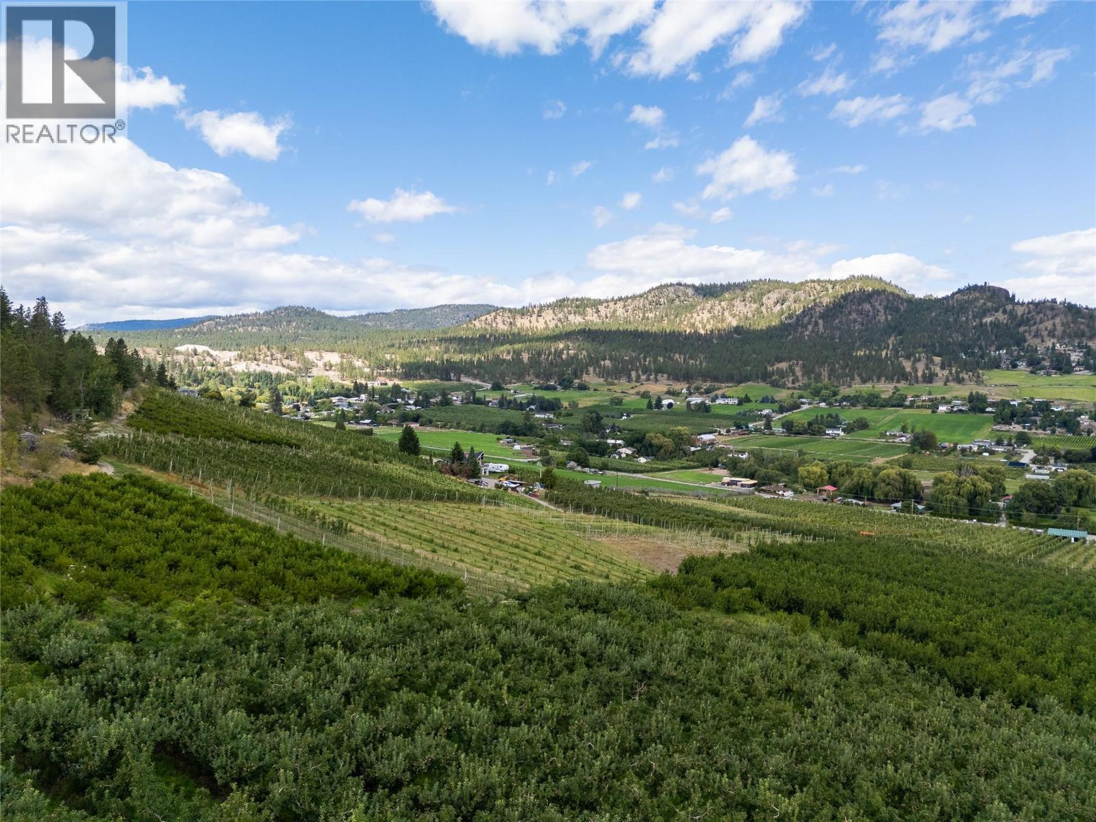 9827 Gillard Avenue, Summerland