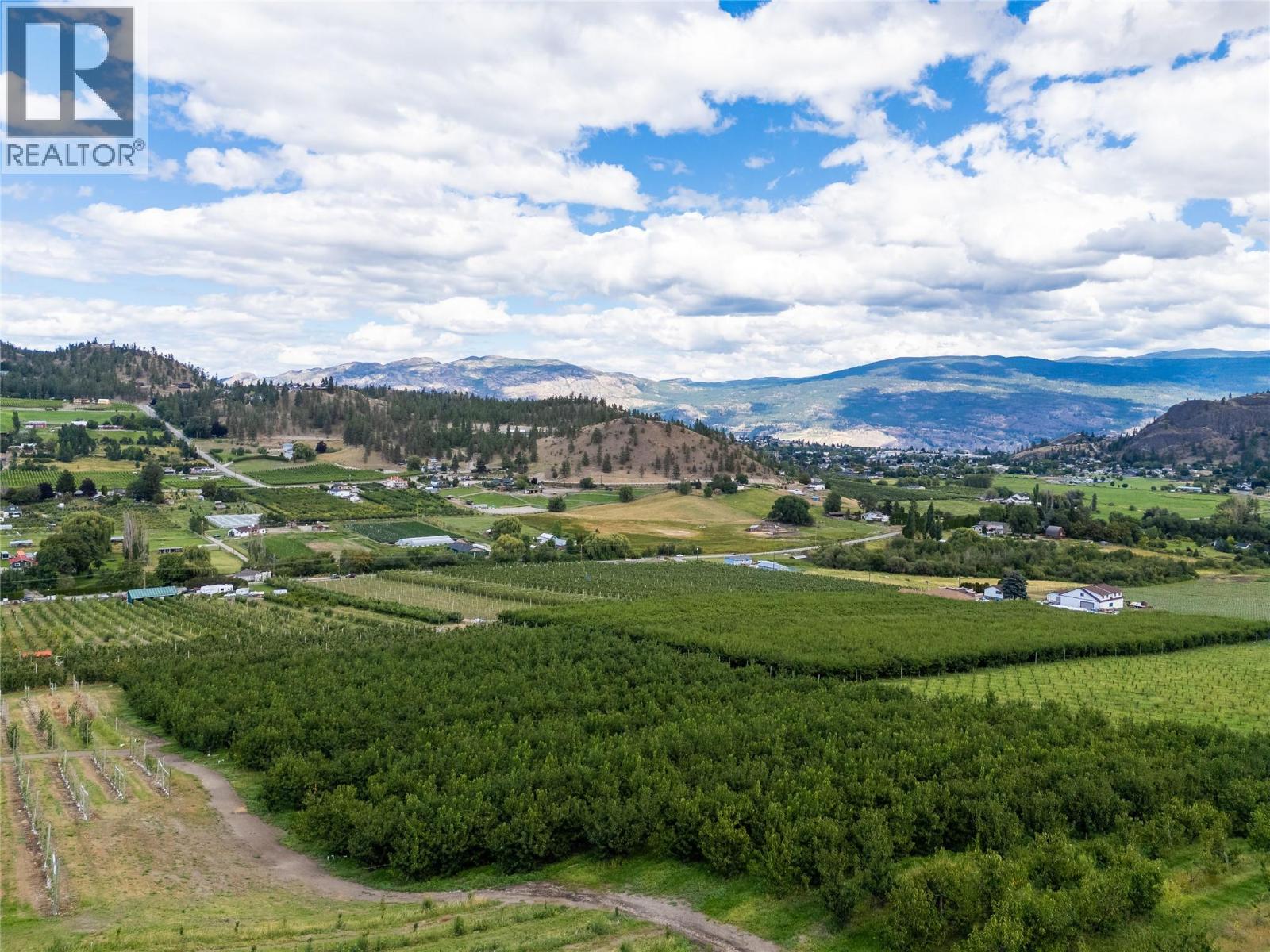 9827 Gillard Avenue, Summerland