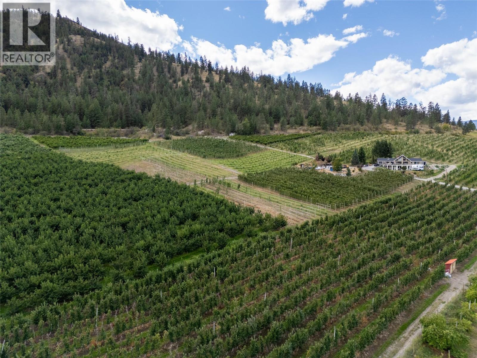 9827 Gillard Avenue, Summerland