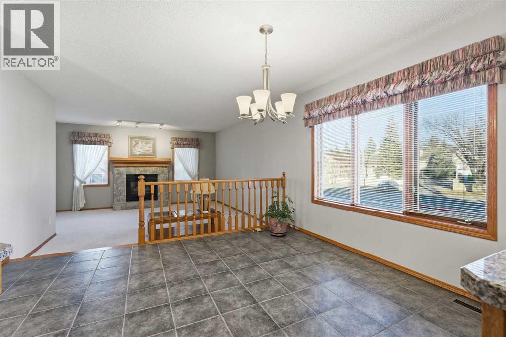 Single Family House Bi-level for Sale in  Sierra Morena Court SW Signal Hill Calgary 