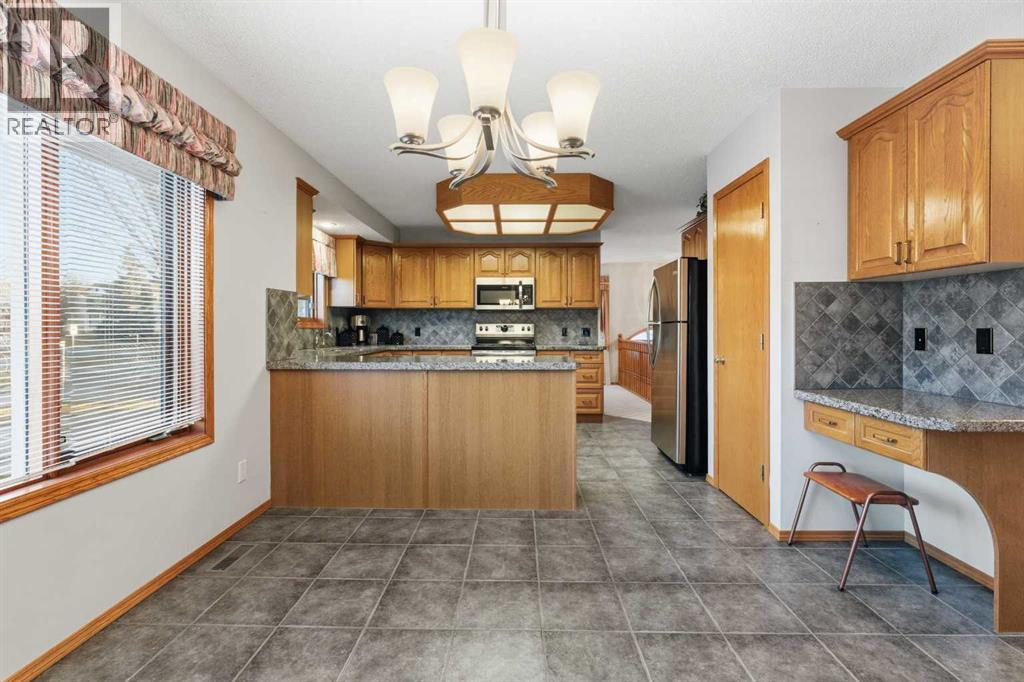 Single Family House Bi-level for Sale in  Sierra Morena Court SW Signal Hill Calgary 