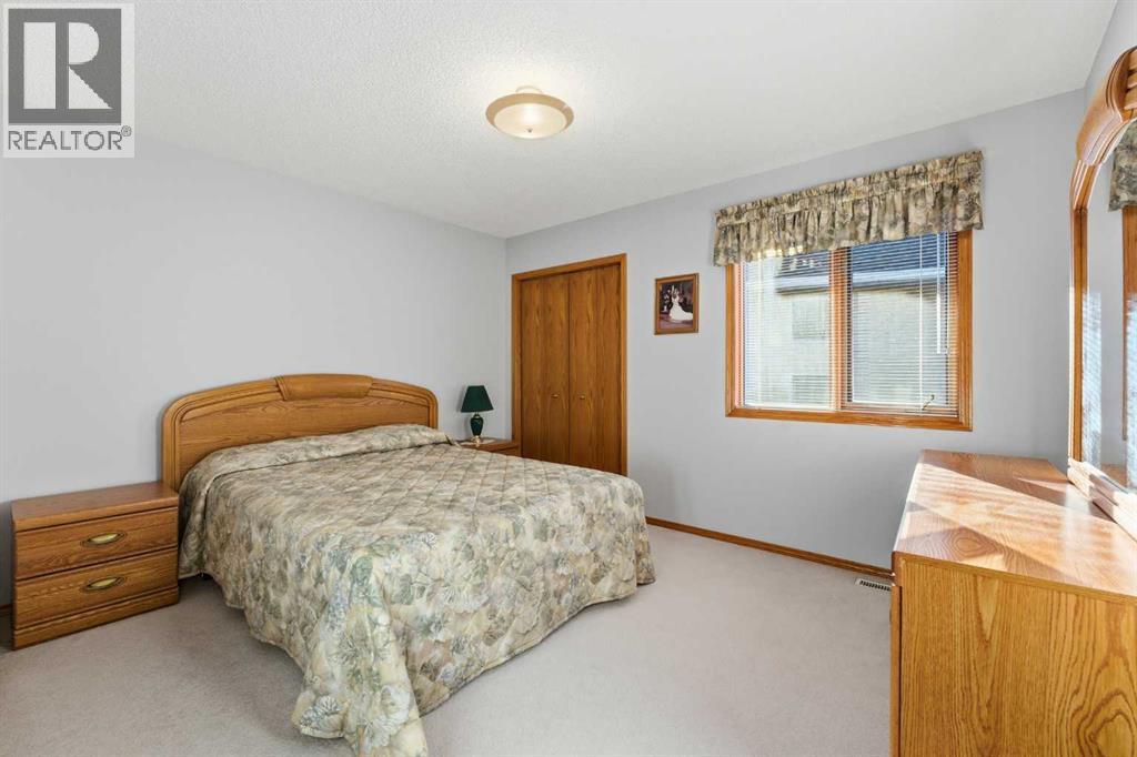 Single Family House Bi-level for Sale in  Sierra Morena Court SW Signal Hill Calgary 