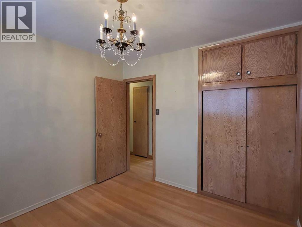 Single Family House Bungalow for Sale in  Montrose Crescent NE Winston Heights/Mountview Calgary 