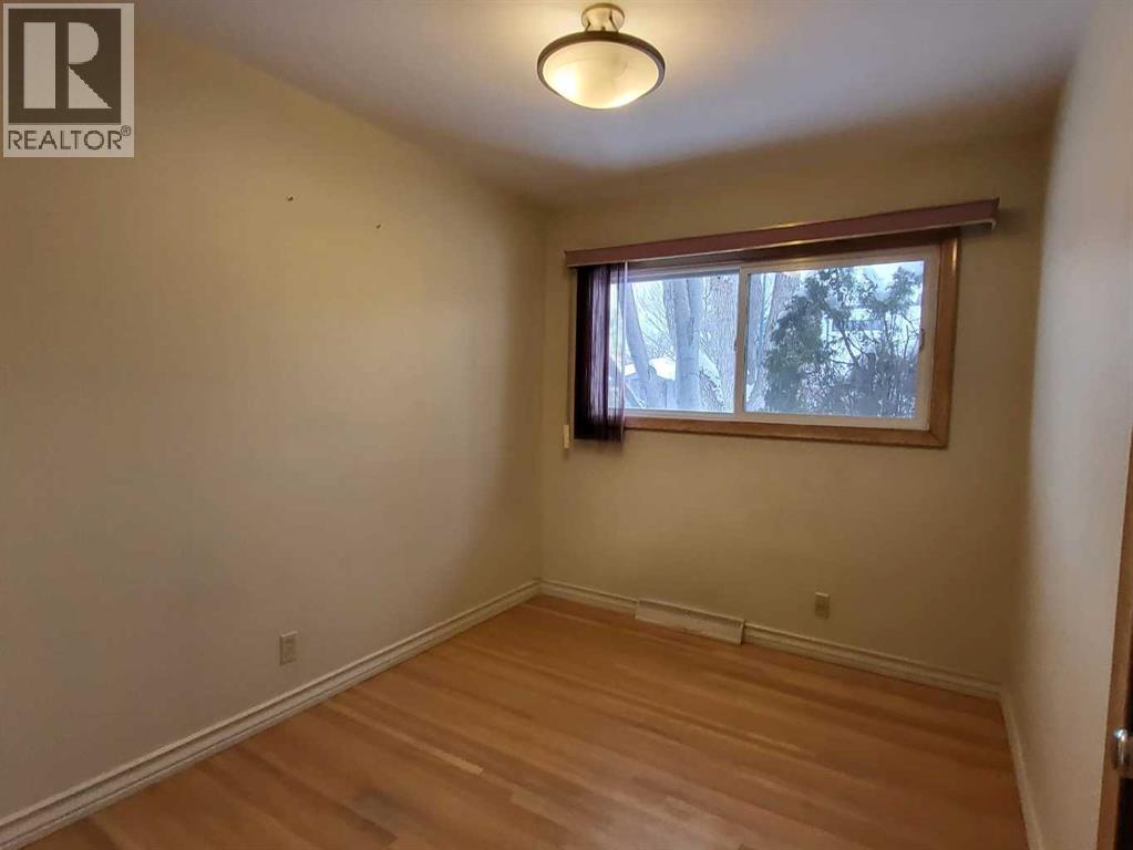 Single Family House Bungalow for Sale in  Montrose Crescent NE Winston Heights/Mountview Calgary 