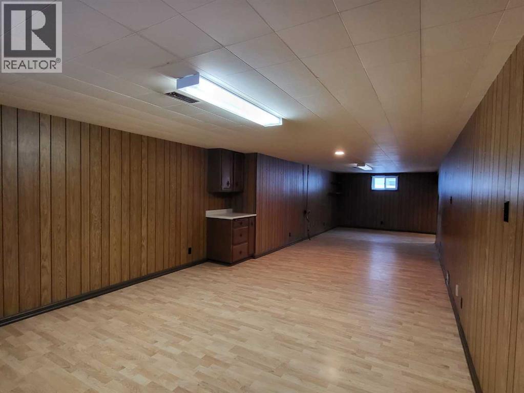 Single Family House Bungalow for Sale in  Montrose Crescent NE Winston Heights/Mountview Calgary 