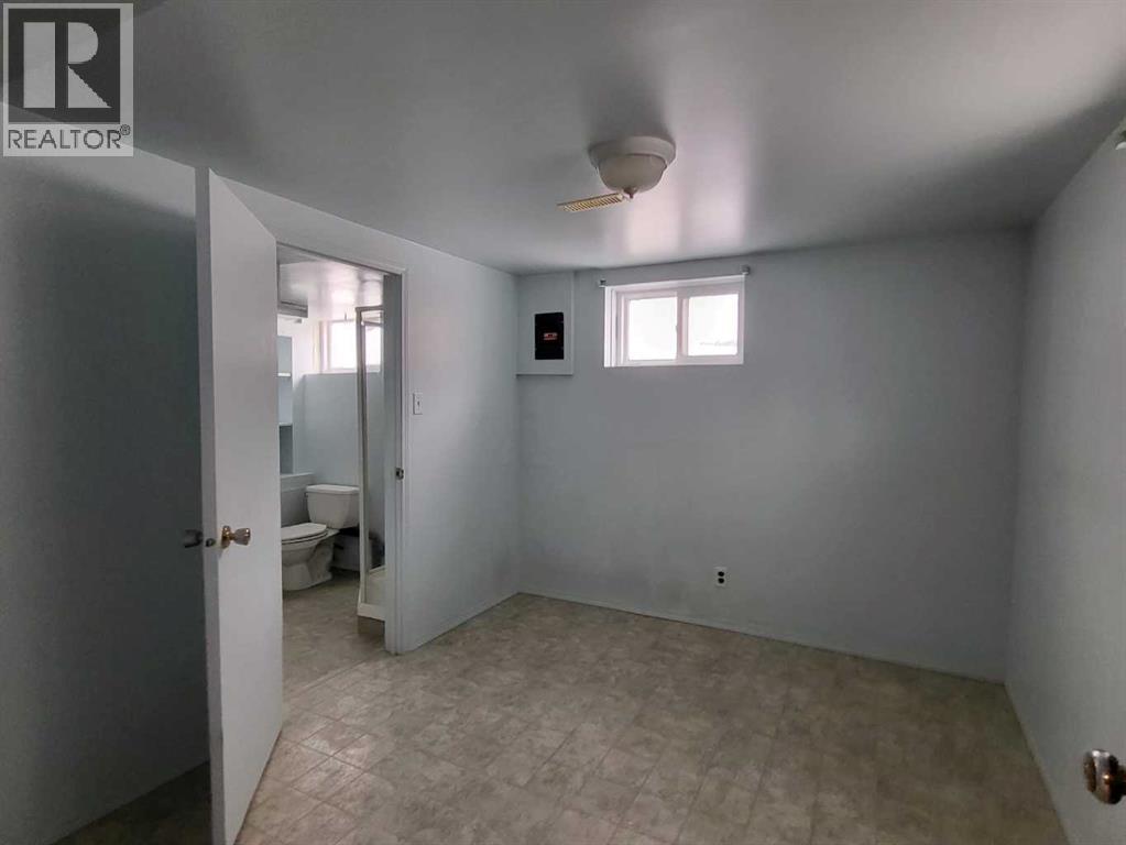 Single Family House Bungalow for Sale in  Montrose Crescent NE Winston Heights/Mountview Calgary 