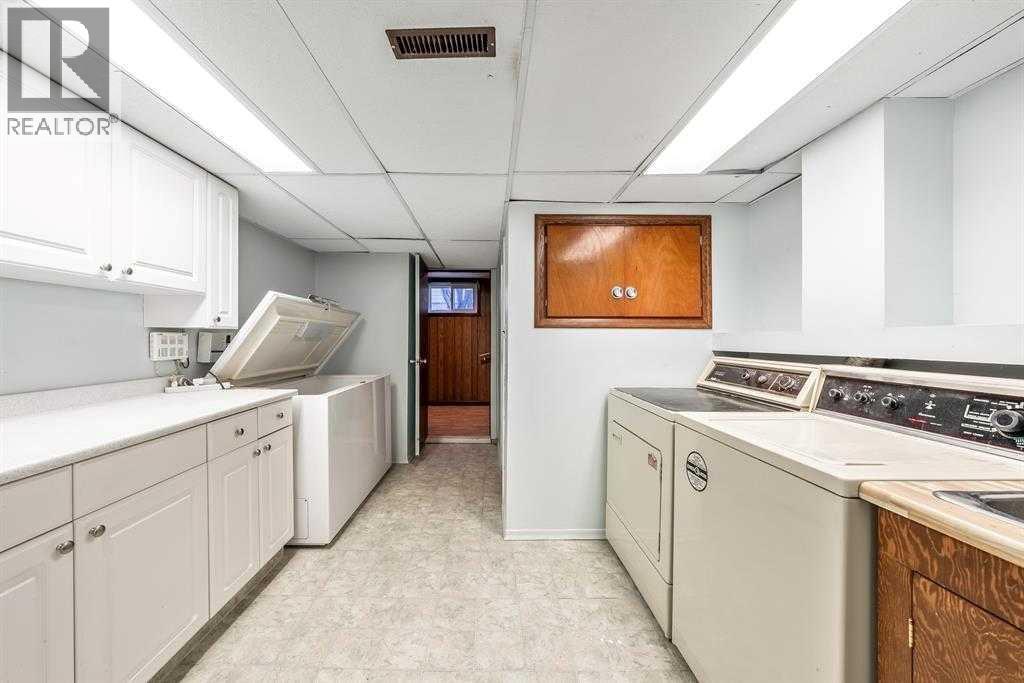 Single Family House Bungalow for Sale in  Montrose Crescent NE Winston Heights/Mountview Calgary 