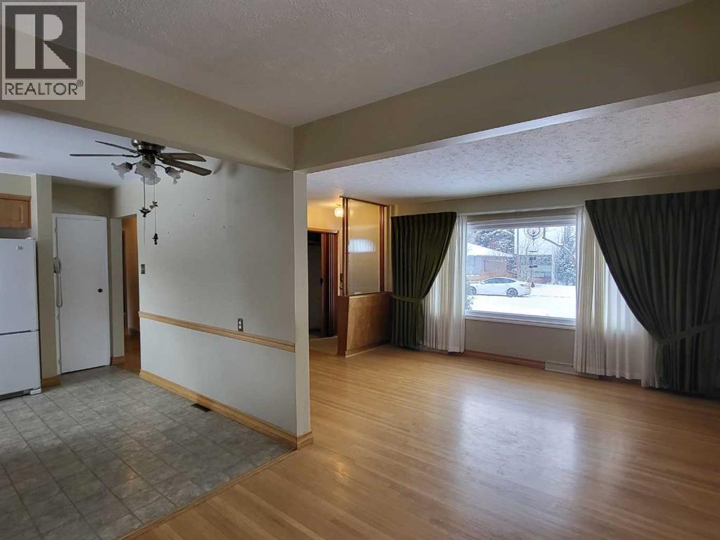 Single Family House Bungalow for Sale in  Montrose Crescent NE Winston Heights/Mountview Calgary 