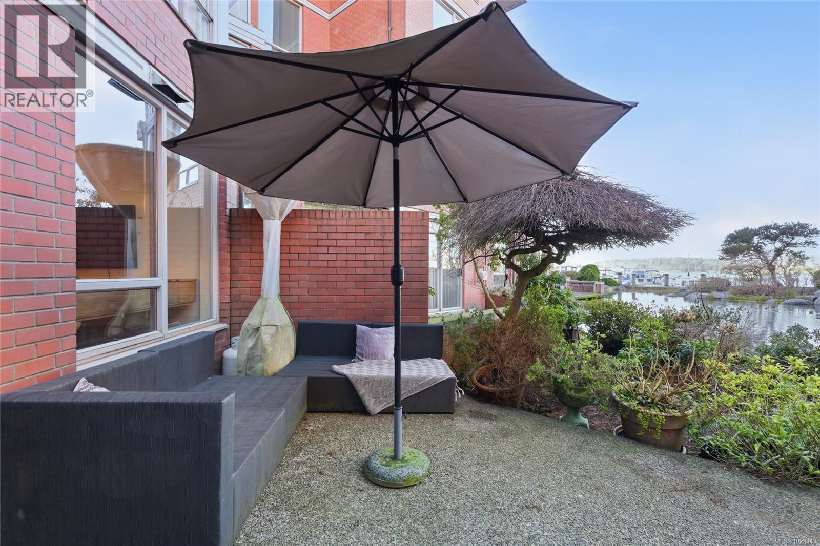 105 636 Montreal Street, Victoria