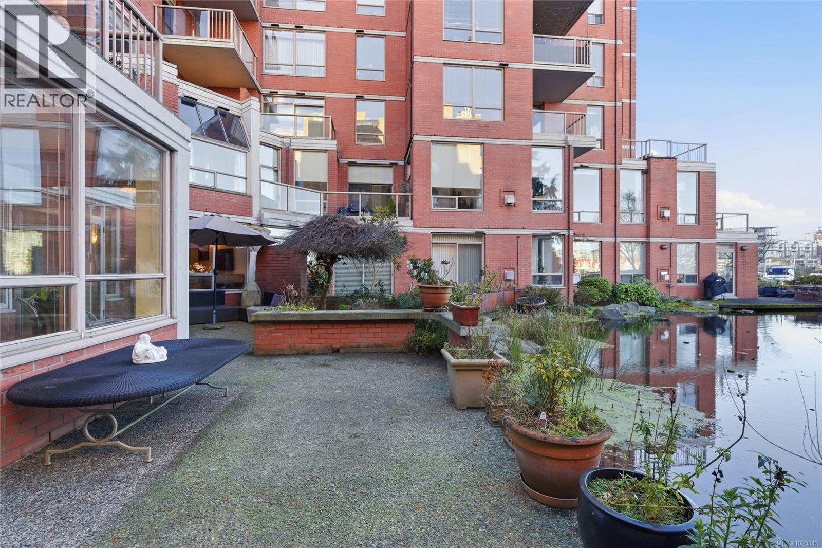 105 636 Montreal Street, Victoria