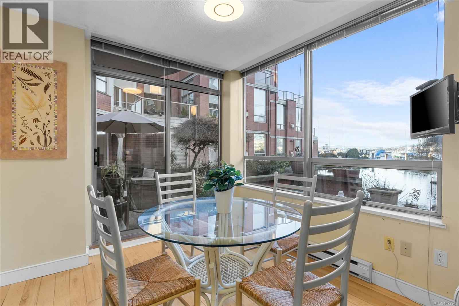 105 636 Montreal Street, Victoria