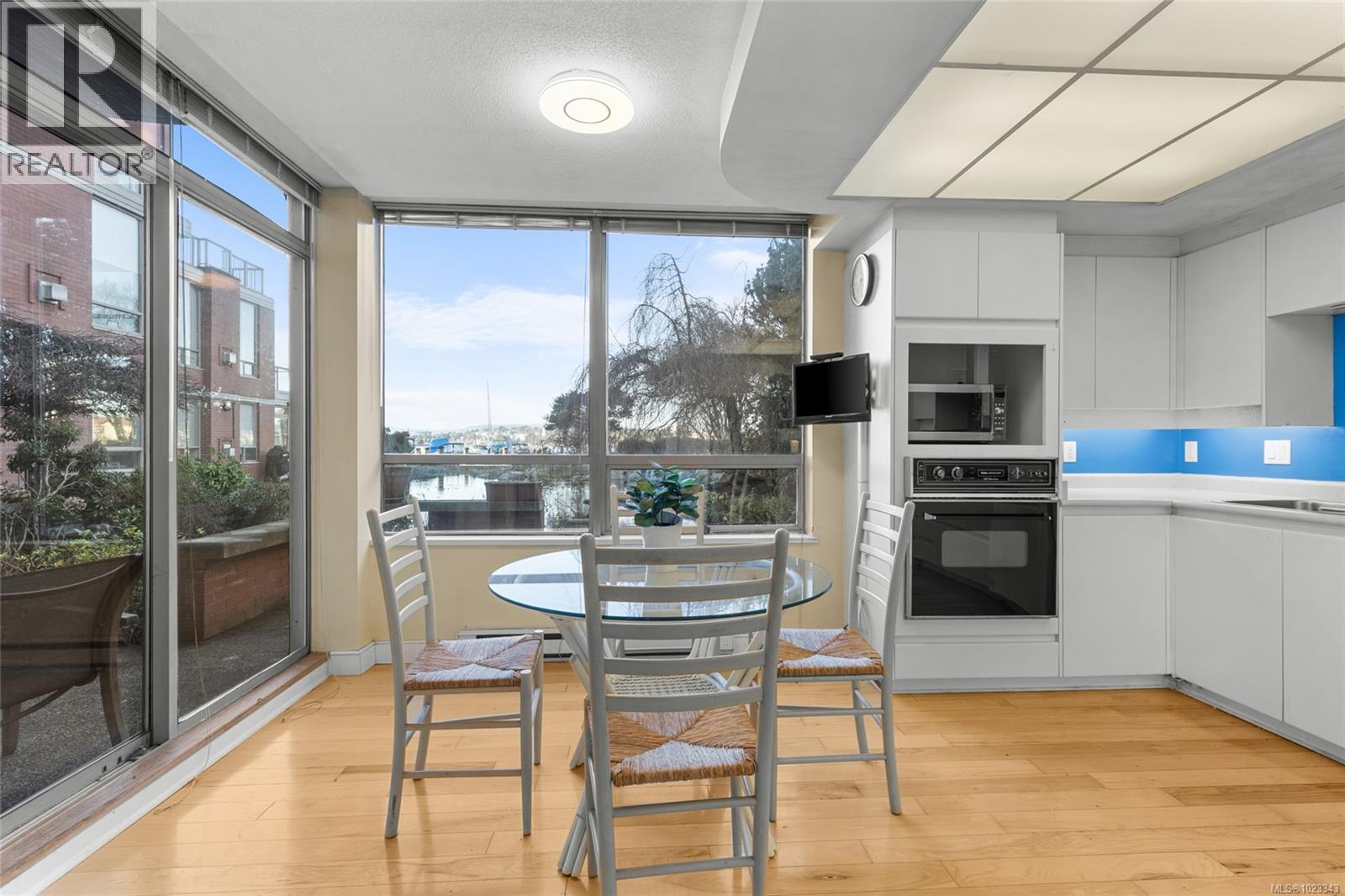 105 636 Montreal Street, Victoria