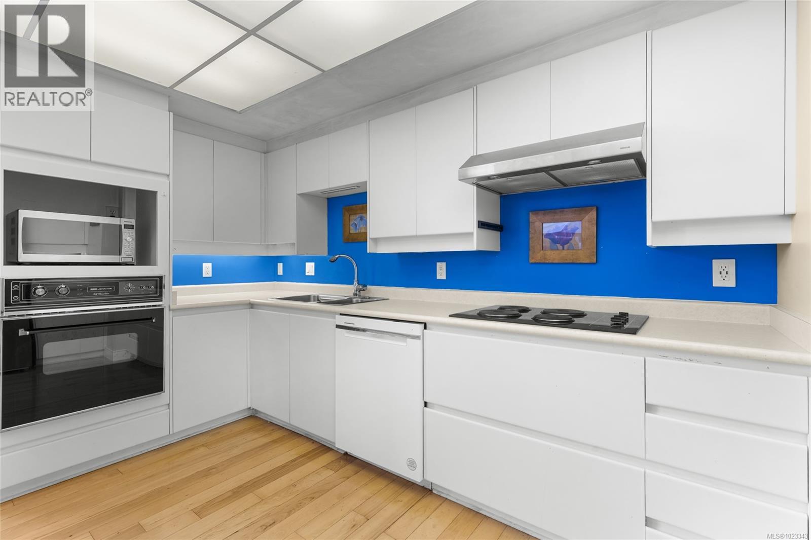 105 636 Montreal Street, Victoria