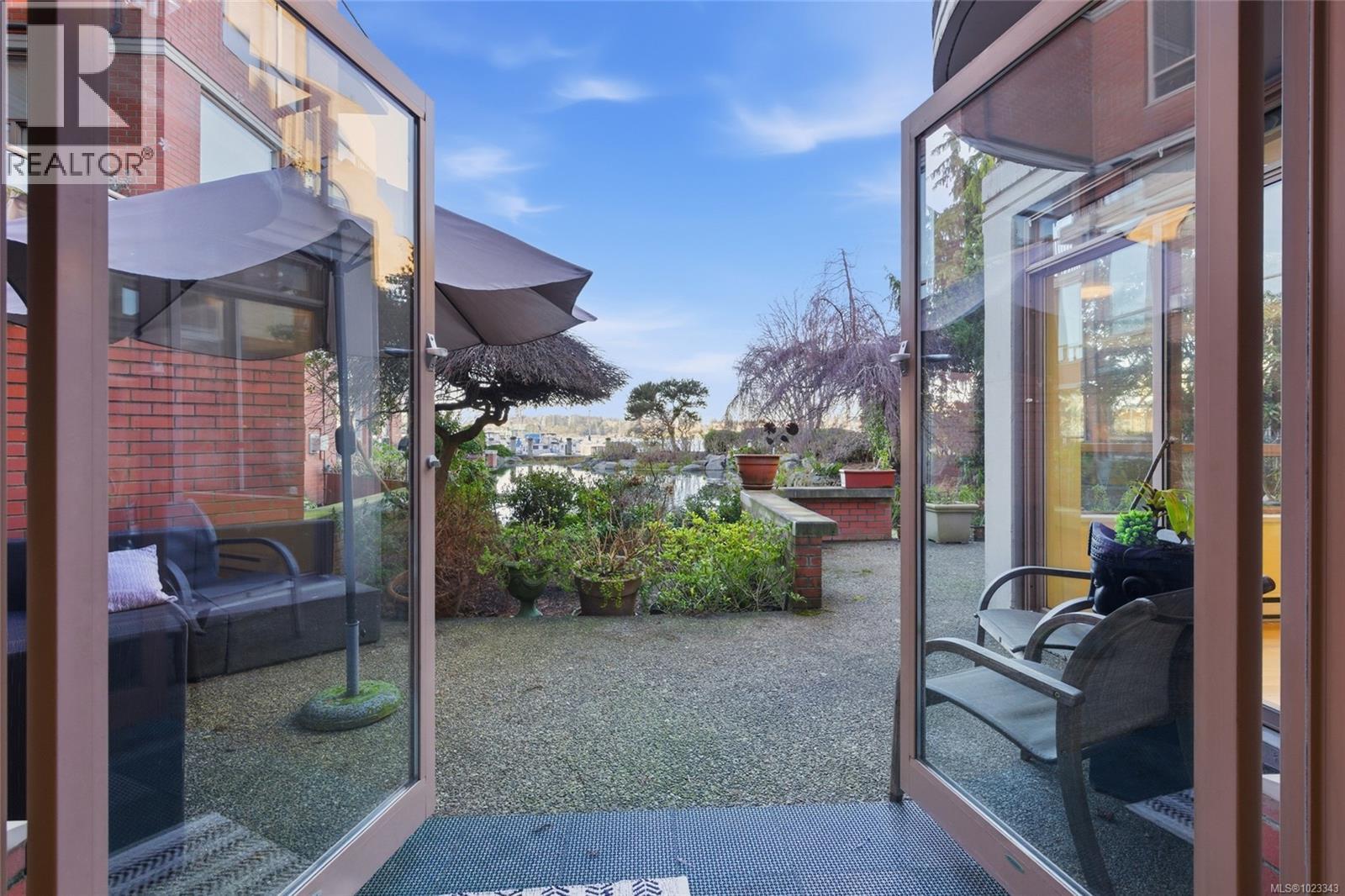 105 636 Montreal Street, Victoria