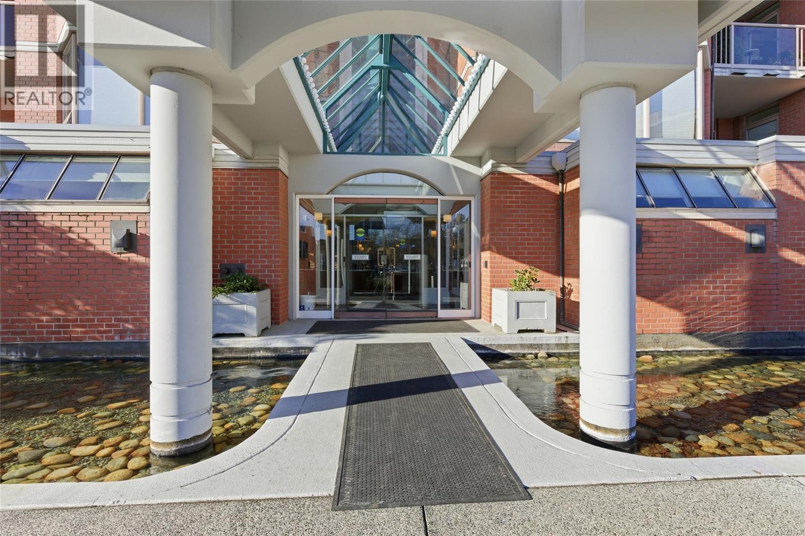 105 636 Montreal Street, Victoria