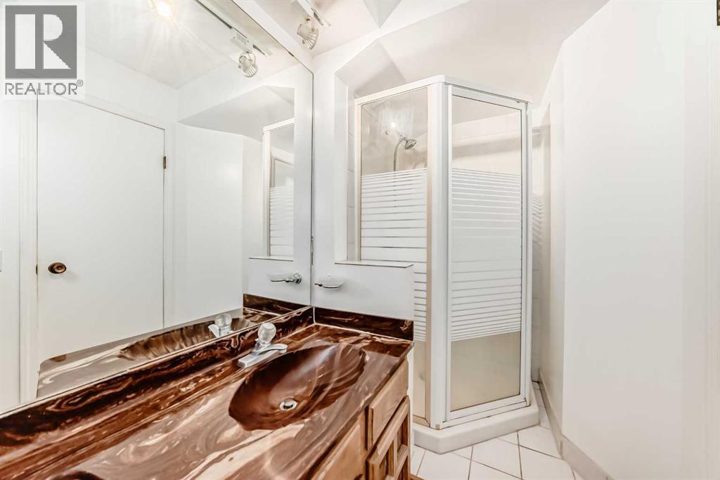 Single Family House 4 Level for Sale in  Dalmeny Hill NW Dalhousie Calgary 