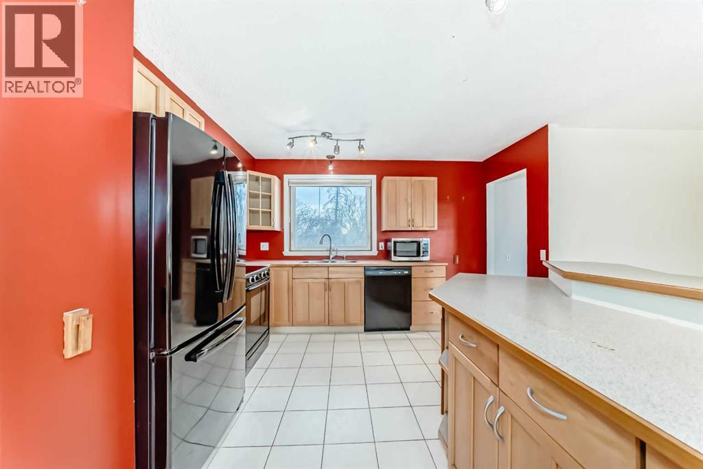 Single Family House 4 Level for Sale in  Dalmeny Hill NW Dalhousie Calgary 