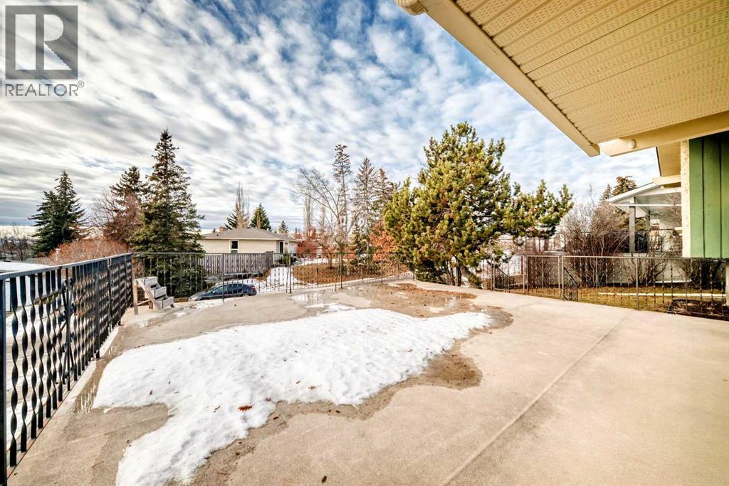 Single Family House 4 Level for Sale in  Dalmeny Hill NW Dalhousie Calgary 