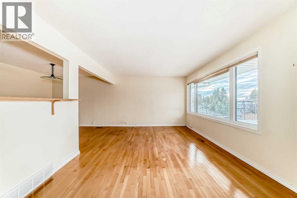 Single Family House 4 Level for Sale in  Dalmeny Hill NW Dalhousie Calgary 