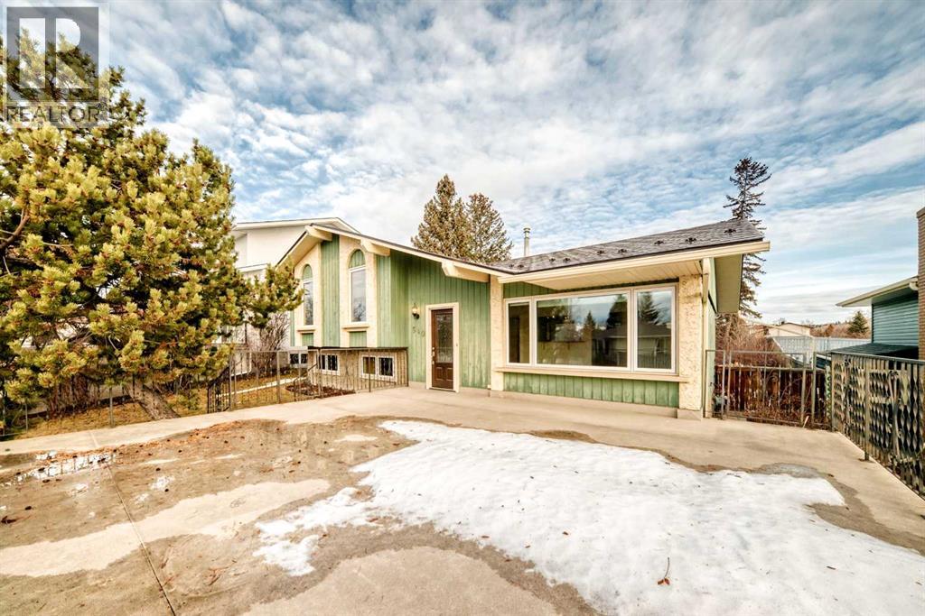 Single Family House 4 Level for Sale in  Dalmeny Hill NW Dalhousie Calgary 