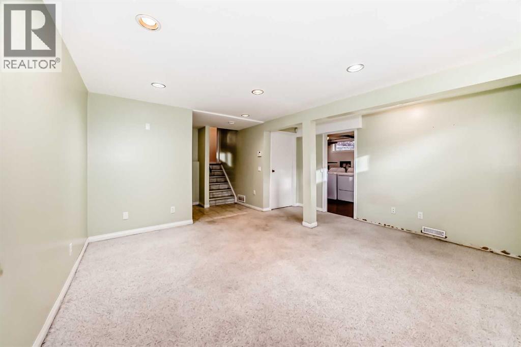 Single Family House 4 Level for Sale in  Dalmeny Hill NW Dalhousie Calgary 