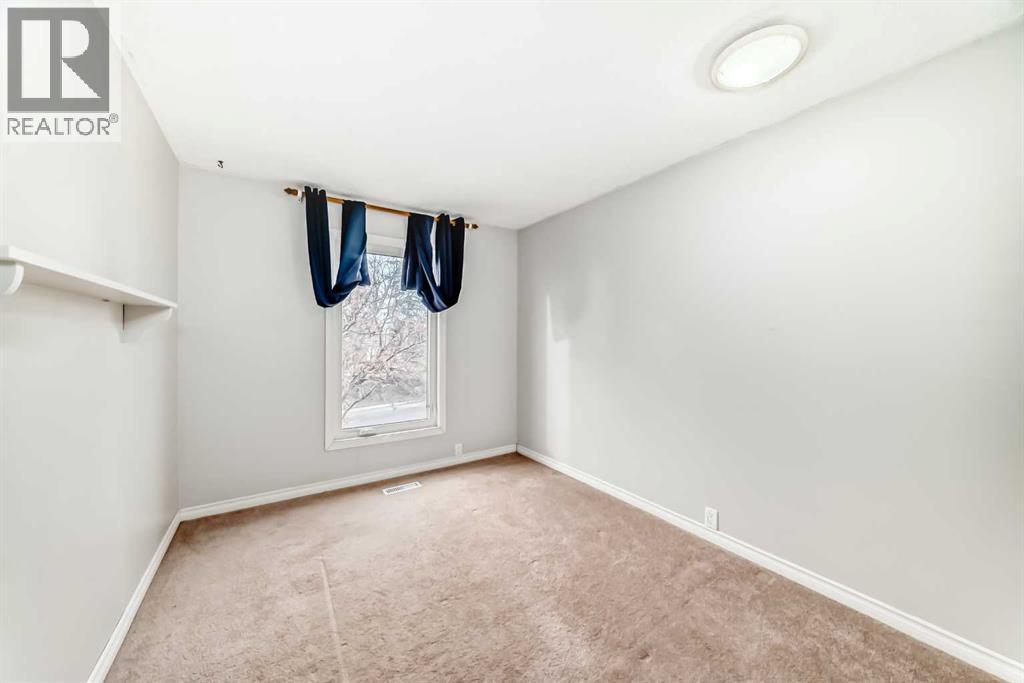 Single Family House 4 Level for Sale in  Dalmeny Hill NW Dalhousie Calgary 