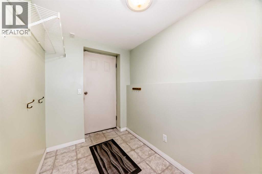 Single Family House 4 Level for Sale in  Dalmeny Hill NW Dalhousie Calgary 