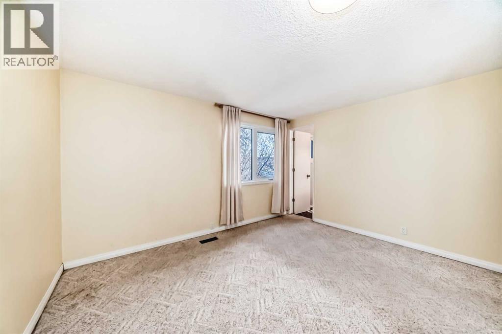 Single Family House 4 Level for Sale in  Dalmeny Hill NW Dalhousie Calgary 