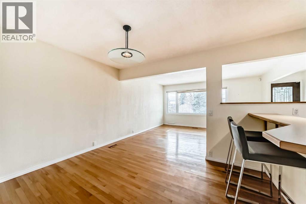 Single Family House 4 Level for Sale in  Dalmeny Hill NW Dalhousie Calgary 