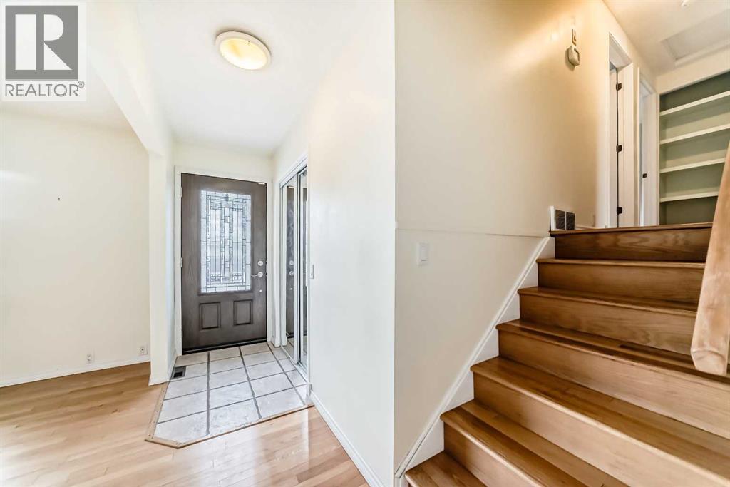 Single Family House 4 Level for Sale in  Dalmeny Hill NW Dalhousie Calgary 